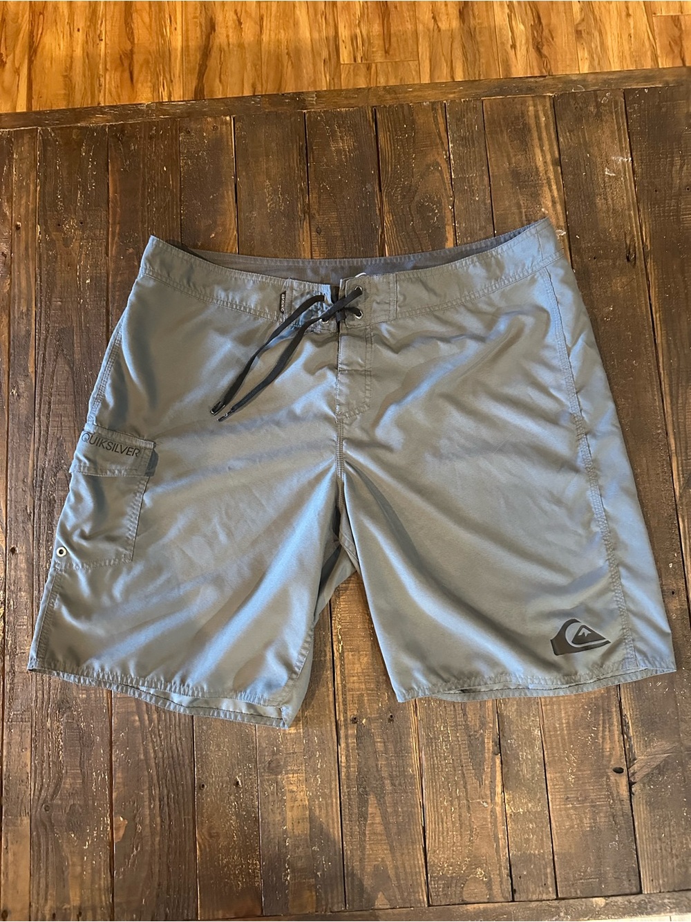 Quiksilver Men's Light Gray Boardshorts with Black Drawstring